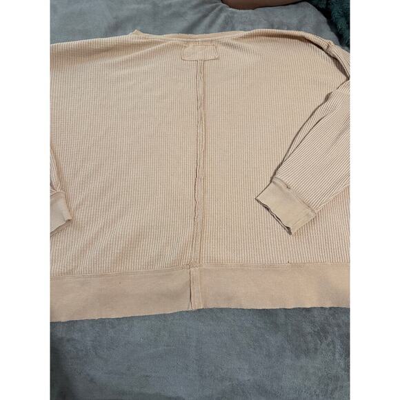 Free People SZ Medium Oversized Beige Boxy Waffle Long Sleeve Thermal Top Women - Picture 8 of 12